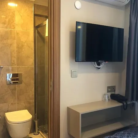 Grand Iska Palace Hotel