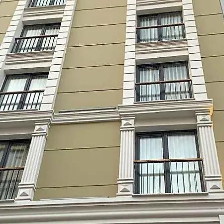 Hotel Grand Iska Palace