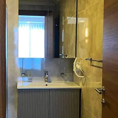 Hotel Grand Iska Palace