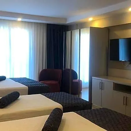 Hotel Grand Iska Palace 3*