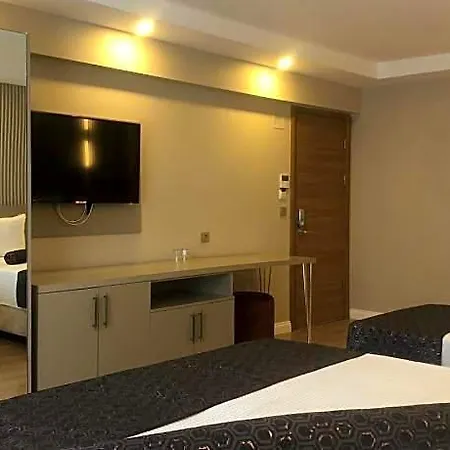 Grand Iska Palace Hotel