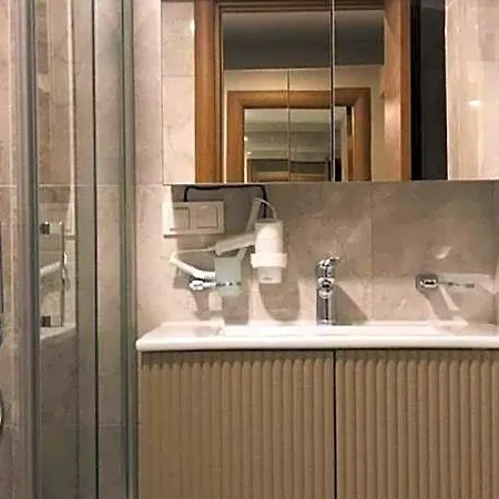 Grand Iska Palace Hotel