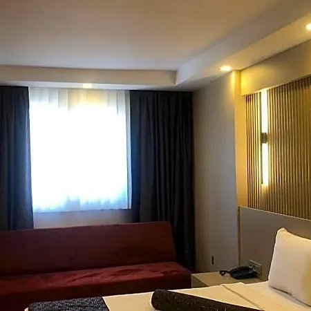 Grand Iska Palace Hotel