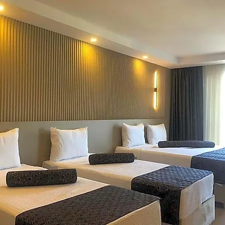 Hotel Grand Iska Palace 3*