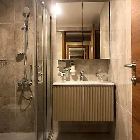 Hotel Grand Iska Palace