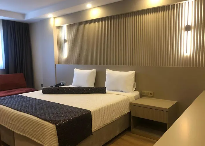 Grand Iska Palace Hotel 3*