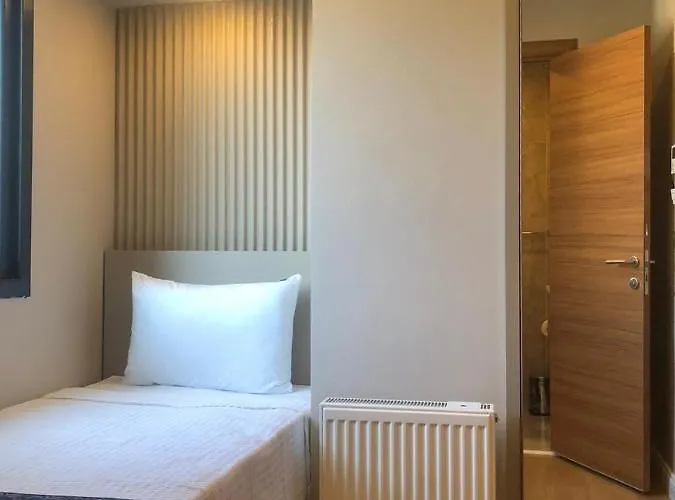 Grand Iska Palace Hotel 3*