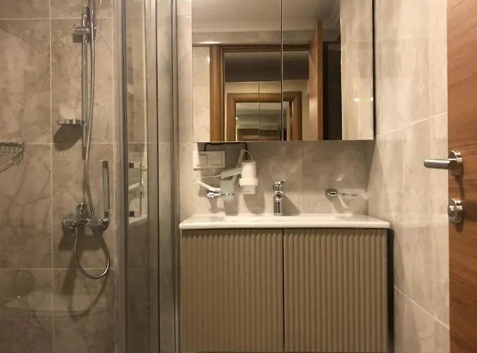 Hotel Grand Iska Palace