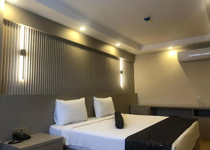 Grand Iska Palace Hotel 3*