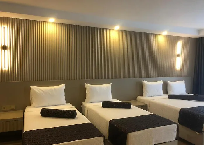 Hotel Grand Iska Palace 3*