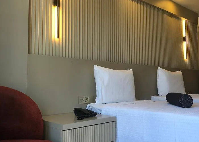 Hotel Grand Iska Palace 3*