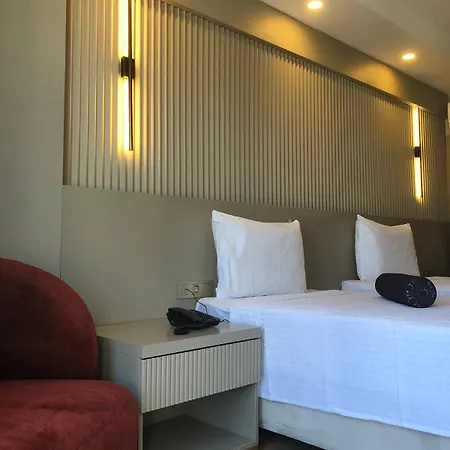 Отель Grand Iska Palace 3*